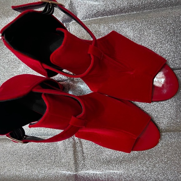 New red - Picture 5 of 5